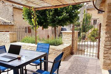 Gîte pour 4 personnes, avec terrasse à Goult