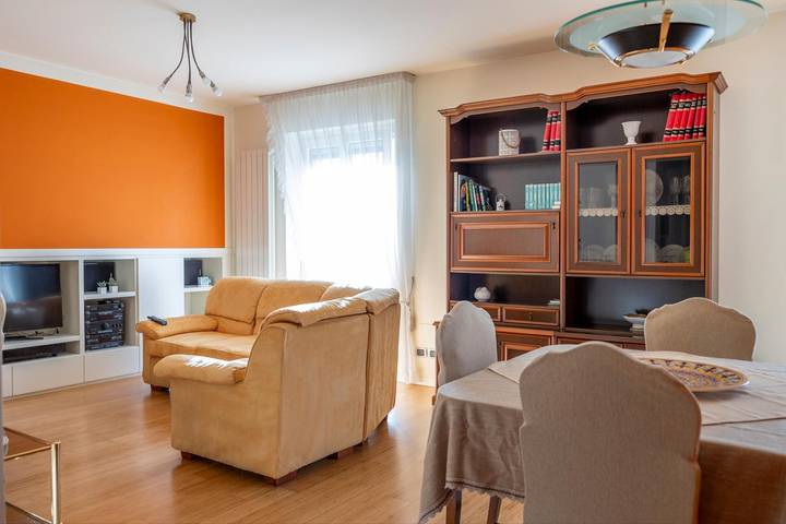 Ganze Wohnung, Ferienwohnung für 4 Personen mit Balkon/Terrasse in Costa Volpino, Iseosee