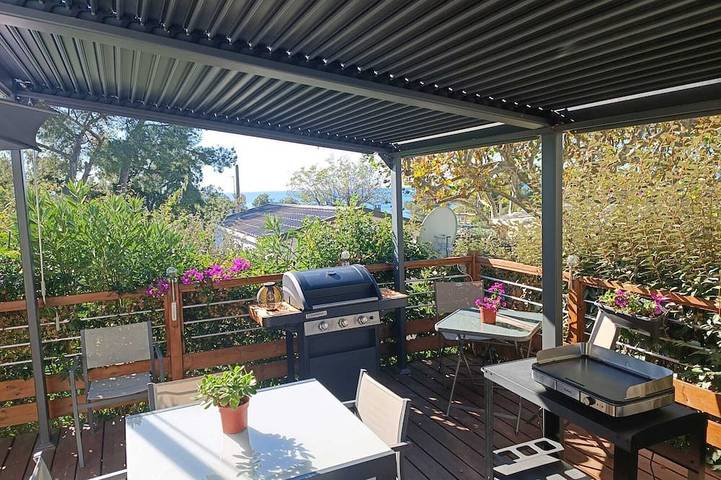 Camping pour 4 personnes, avec terrasse ainsi que piscine et jacuzzi à Saint-Raphaël