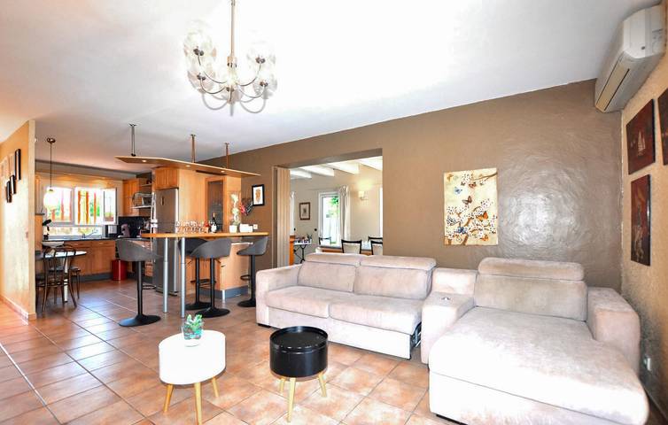 Modernes Apartment mit Terrasse und Parkplatz, 400m zum Stadtzentrum in Saleilles, Côte d'Améthyste