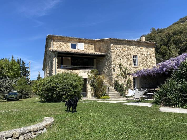 Gîte pour 16 personnes, avec piscine ainsi que jardin et terrasse, animaux acceptés