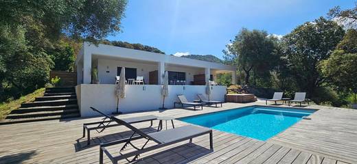 Hôtel pour 2 personnes, avec piscine et vue ainsi que jardin et terrasse à Olmiccia