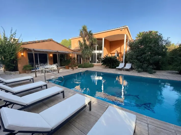 Chalet para 12 personas, con jardín además de piscina y vistas, Se admiten mascotas - 1