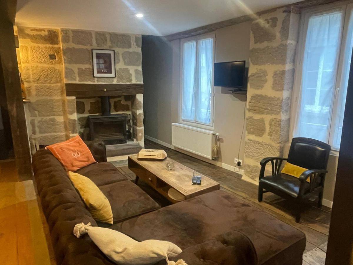 Appartement entier, Three-Bedroom Apartment in Brive-la-Gaillarde, Région de Brive-la-Gaillarde