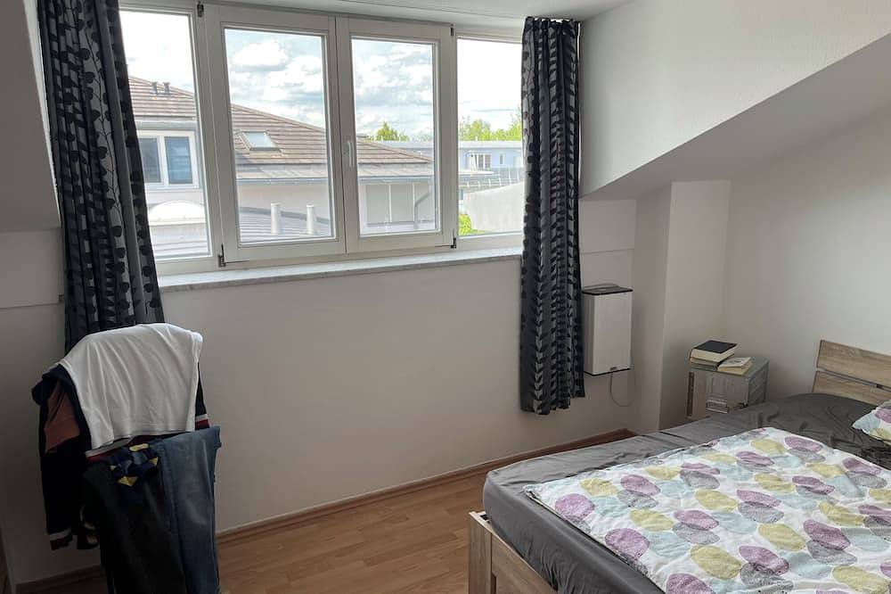Ganze Wohnung, Helle 2-Zimmer-Dachgeschosswohnung in Neufahrn b. Freising - zur Untermiete in Neufahrn bei Freising, Oberbayern