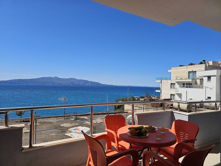 Ganze Wohnung, Ferienwohnung für 6 Personen mit Balkon in Sarandë, Vlorë