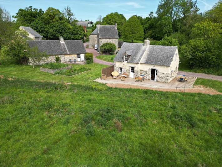 Gîte pour 8 personnes, avec terrasse et jardin dans Saint-Ébremond-de-Bonfossé - 2