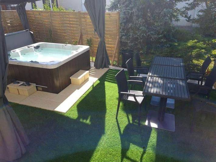 Appartement de vacances pour 4 personnes, avec Jacuzzi et Terrasse ainsi que Jardin et Vue