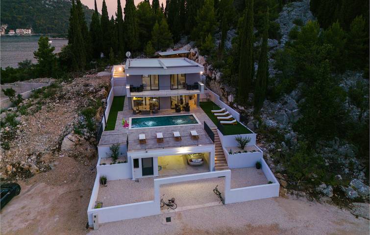 Appartement confortable avec vue sur la mer, piscine, Wi-Fi et parking - À 300 m de la plage in Blace, Dubrovnik-Neretva