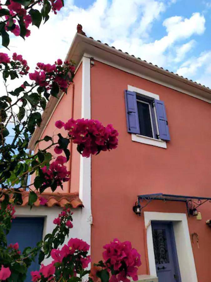 Location de vacances pour 7 personnes, avec jardin à Galaxidi