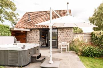 Cottage pour 2 personnes, avec jardin et piscine ainsi que jacuzzi et sauna à Oostkamp