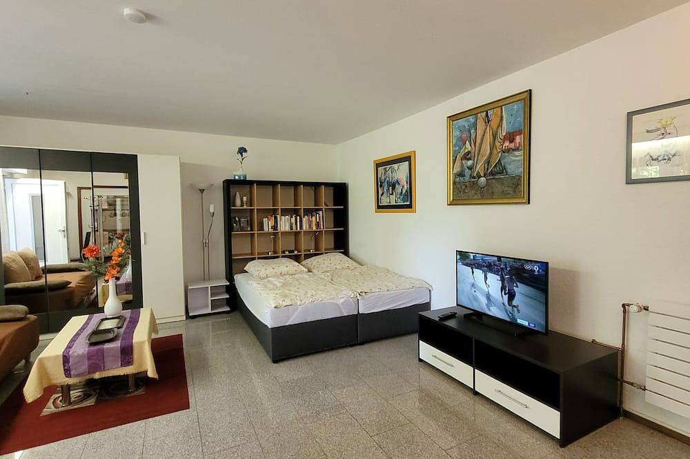 Entire apartment, Rose Apartment 50 qm with Veranda ang garden in Bad Nauheim, Wetterau