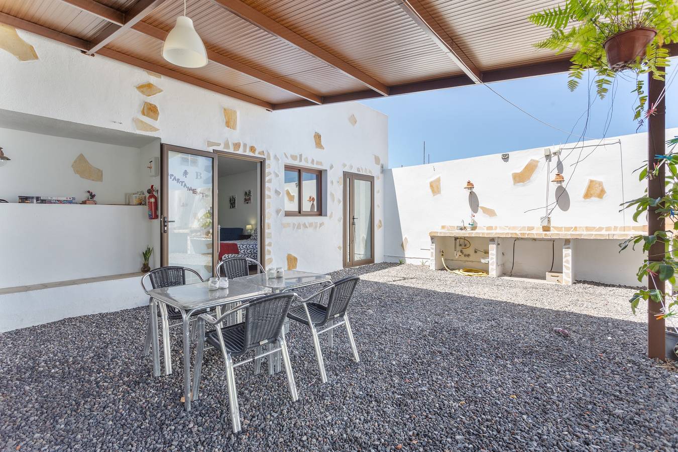 Apartamento entero, Vacaciones 'Las Palmeras B' con vistas al mar, terraza compartida y jardín compartido in Güímar, Tenerife Sur