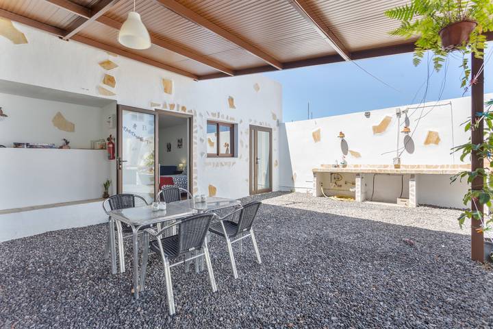 Ganze Wohnung, Ferienwohnung 'Las Palmeras B' mit Meerblick, Gemeinschaftsterrasse und Gemeinschaftsgarten in Güímar, Teneriffa Süd