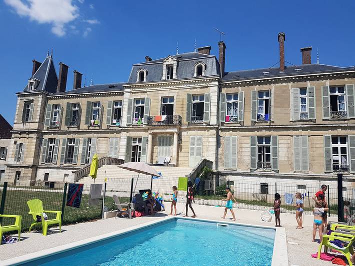 Château pour 72 personnes, avec piscine et jardin, animaux acceptés en Bourgogne-Franche-Comté - 2