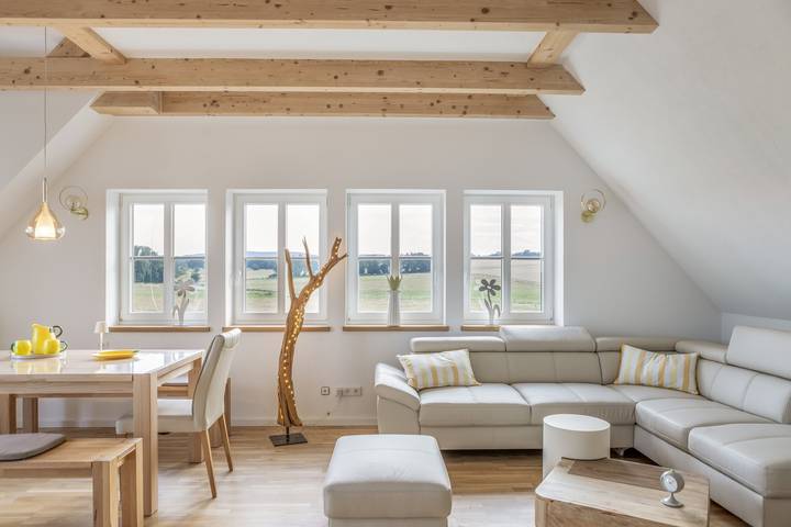 Villa 'Ferienhaus Residenz am Vulkanradweg' mit Terrasse, Garten & Wlan in Grebenhain, Vogelsberg Region