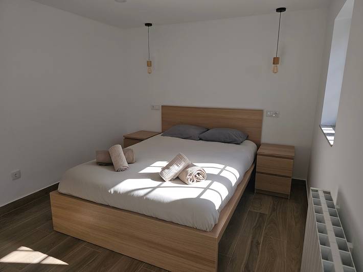 Holiday Home with Beautiful Views near Gerês Park, Private Terrace, Wi-Fi & Air Conditioning in Lindoso, Gerês