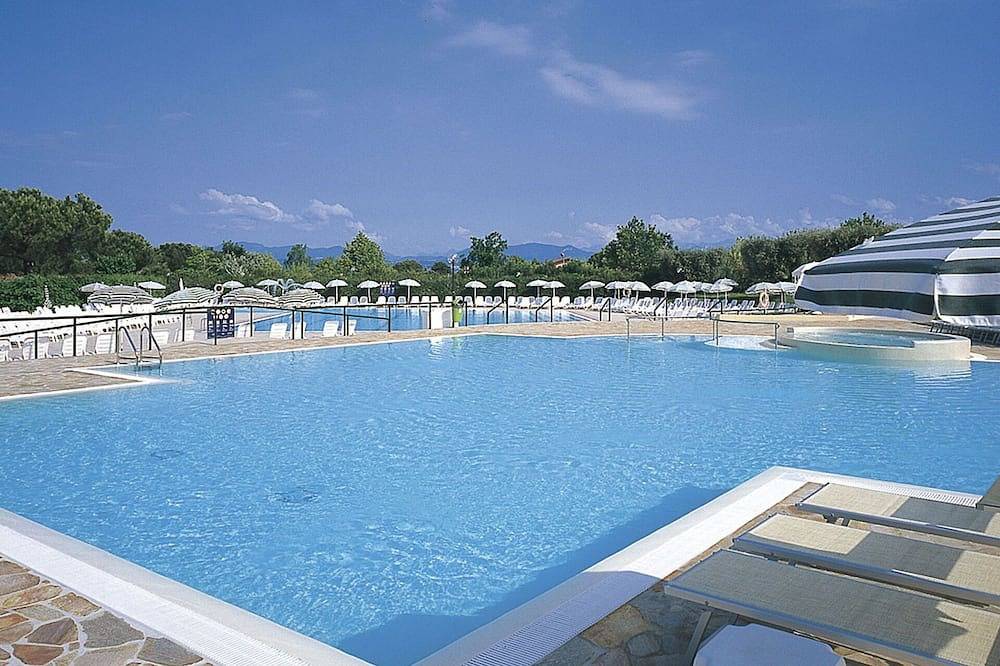 Schöne Wohnung in einem Ferienhaus für 4 Leute mit  W-Lan, Klimaanlage, Pool, Tv und Terrasse in Colombare, Sirmione