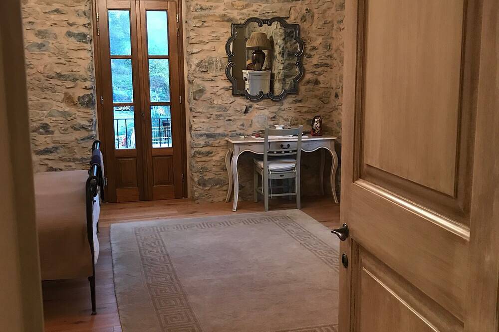 Large Villa, Stunning Garden, Panoramic Views & Private Pool. in Licciana Nardi, Nationalpark Toskanisch-Emilianischer Apennin