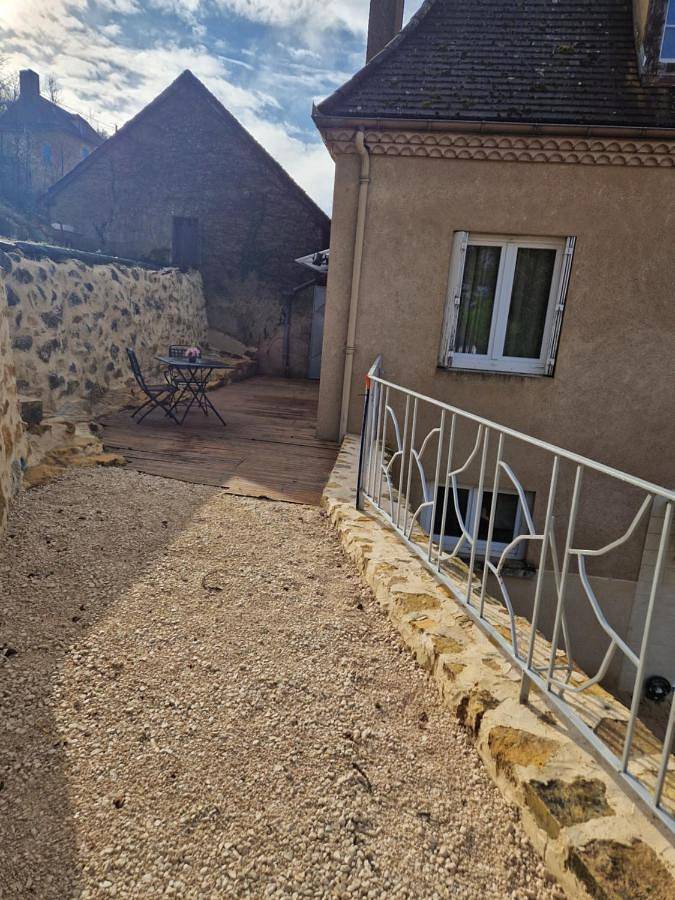 Gîte pour 2 personnes, avec terrasse ainsi que jardin et vue à Groléjac - 4