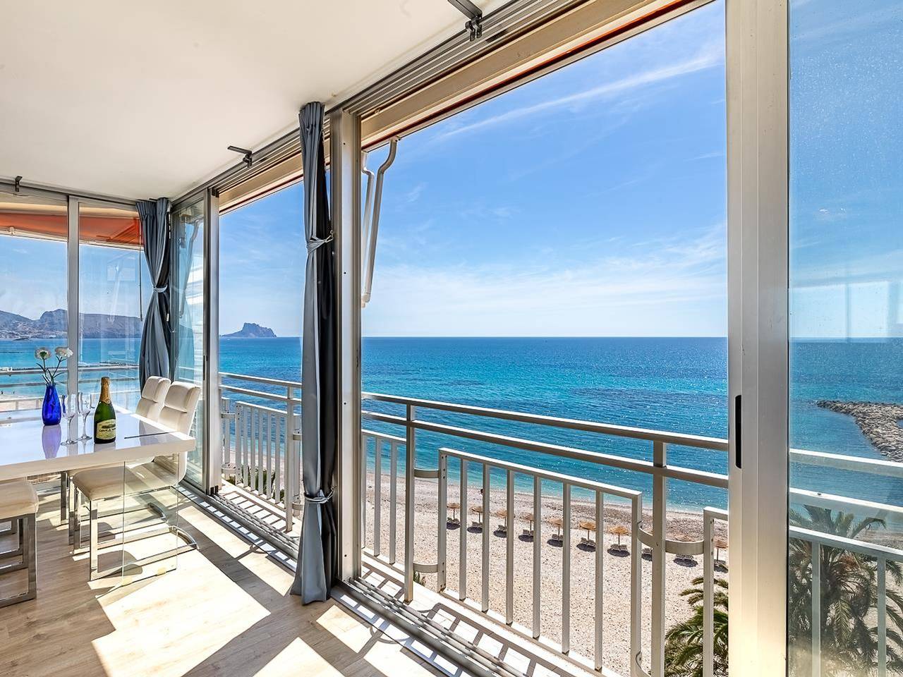 Entire apartment, Lovely apartment in Altea 25m from the beach, air-conditioned, family-friendly in Town of Altea, Altea