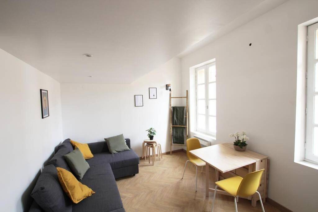 Appartement entier, Two-Bedroom Apartment in Marseille, Région de Marseille
