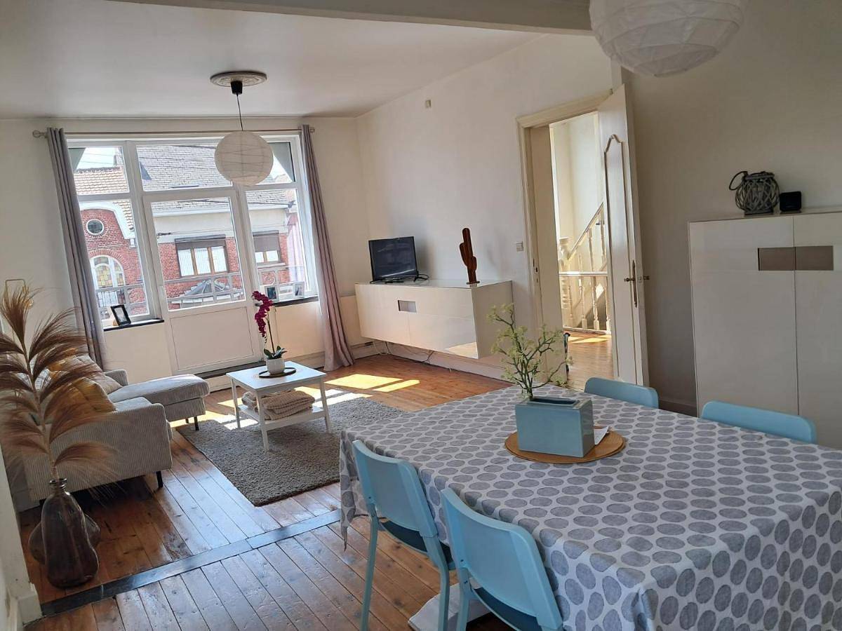 Appartement entier, Two-Bedroom Apartment in Frameries, Hainaut