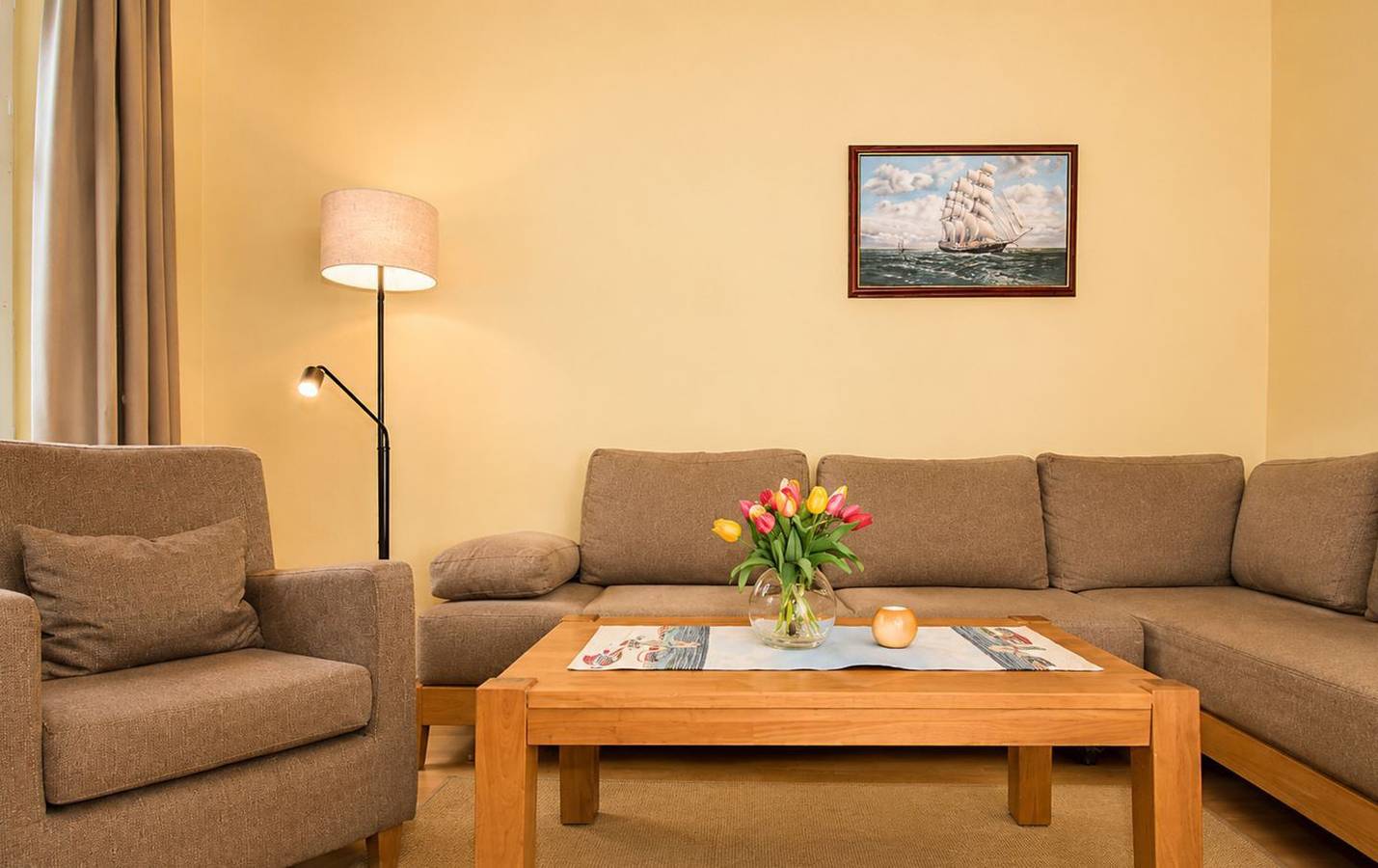 Ganze Wohnung, Gemütliche 52m² Ferienwohnung mit Garten, Balkon & Saison-Strandkorb in Warnemünde Strand, Rostock