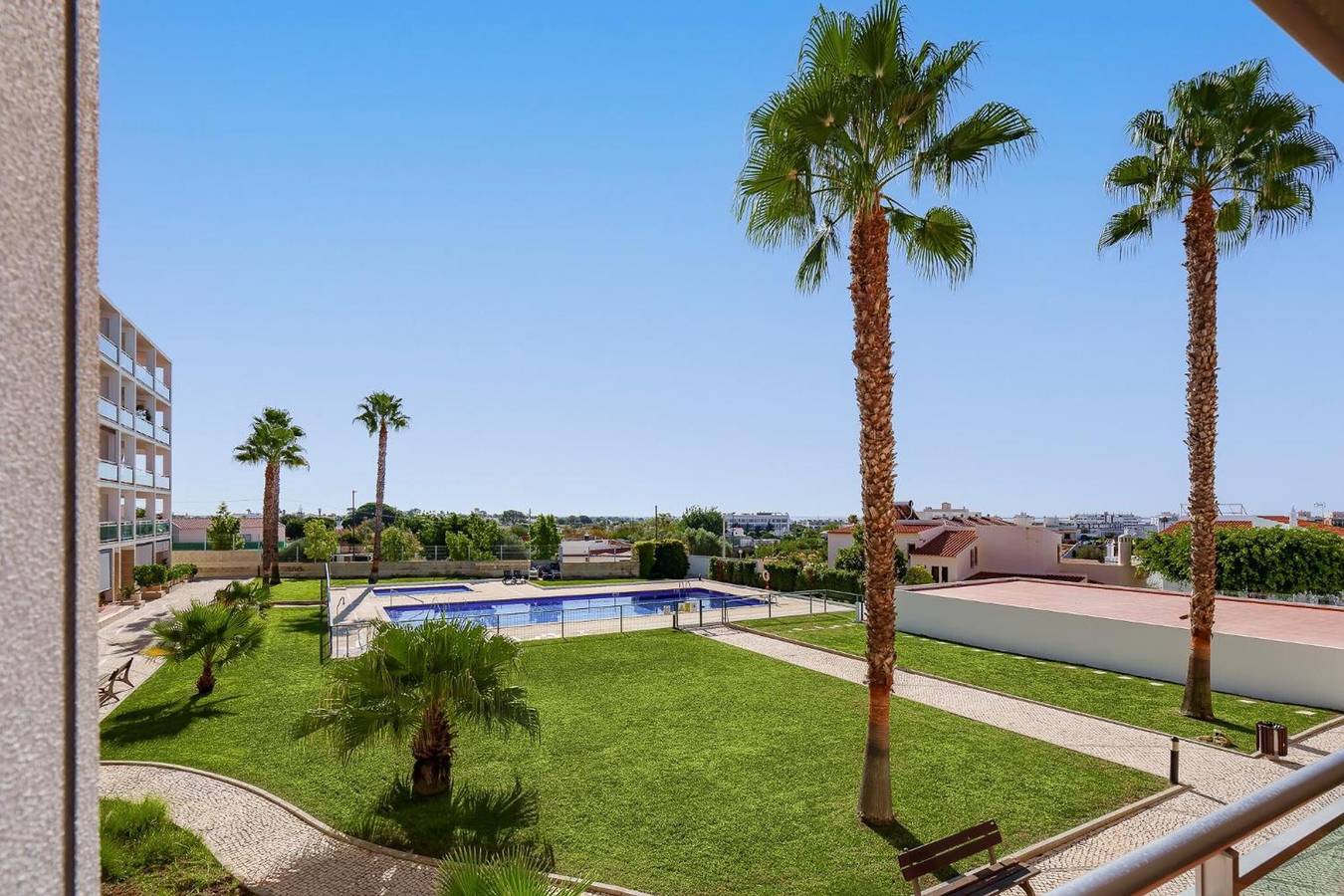 Ganze Wohnung, Apartment 'Fernandas Hideaway' mit Gemeinschaftspool, Wlan und Klimaanlage in Quelfes, Parque Natural da Ria Formosa