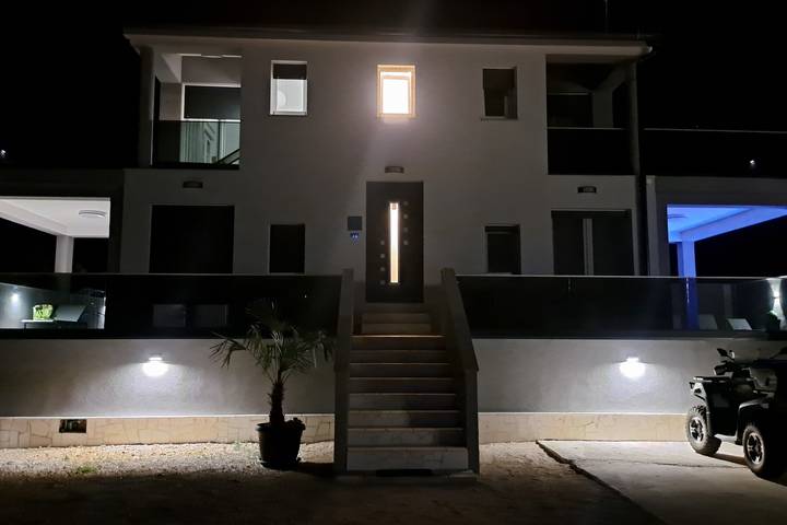 Ferienhaus für 16 Personen, mit Pool und Balkon/Terrasse, mit Haustier in Maslenica - 3