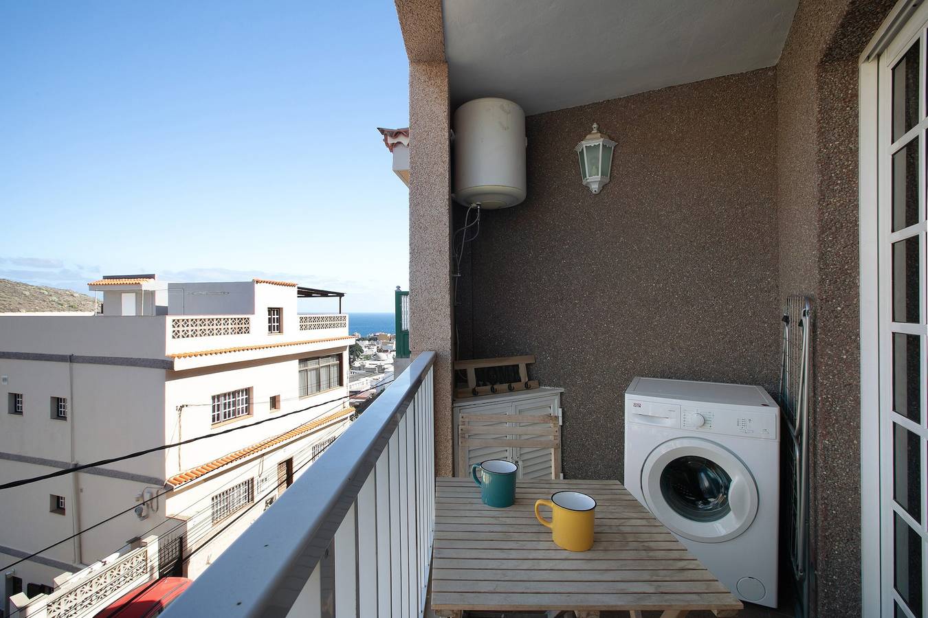 Apartamento entero, Apartamento de vacaciones 'Playa de las Teresitas' con vistas a la montaña, balcón y Wi-Fi in Las Barranqueras, Santa Cruz de Tenerife