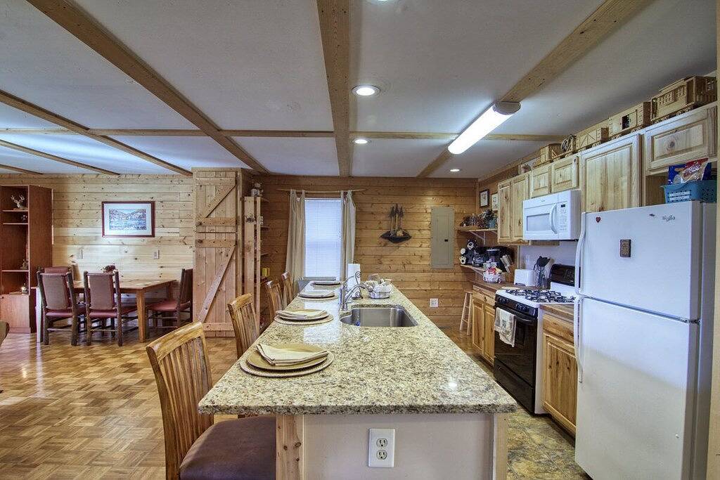 Secluded Cabin w/ Hot Tub, Woodburning Stove, View on Private 2 acres in Cocke County