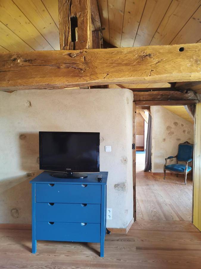 Family Room with Private Bathroom in Troncens, Gers