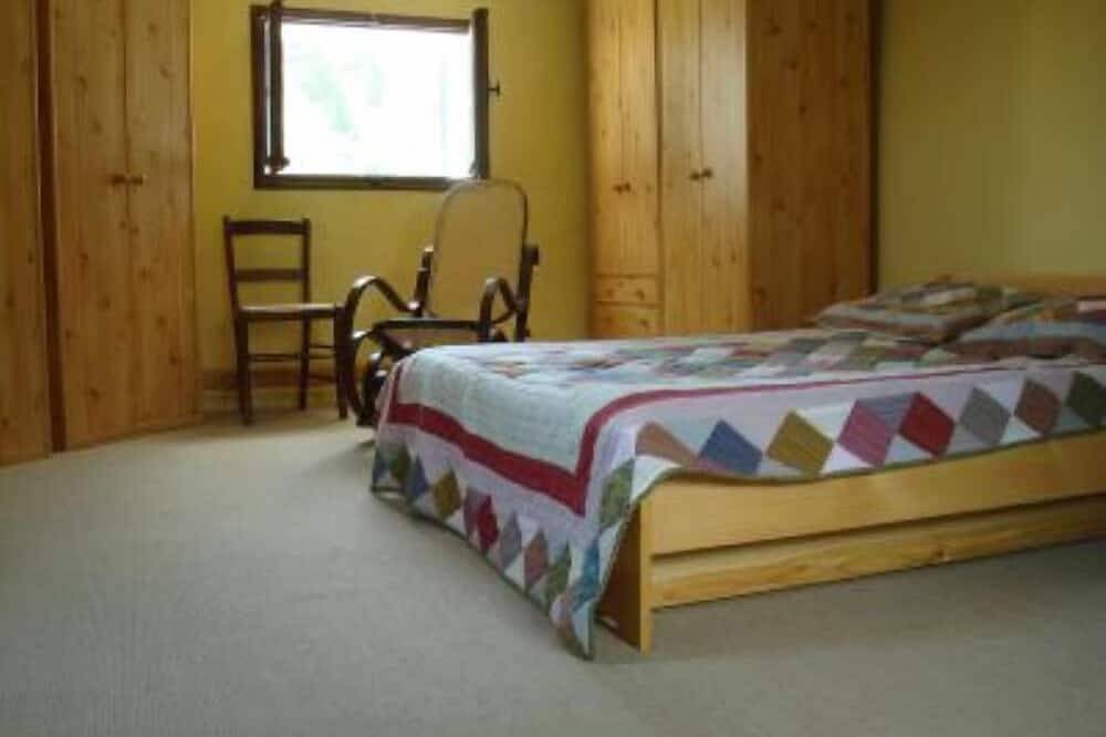 Provencal cottage surrounded by olive trees for lovers of calm and nature. in Ceyreste, Marseille region