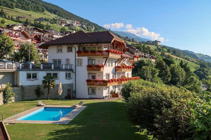 Ferienwohnung für 4 Personen, mit Sauna und Balkon sowie Pool - 1