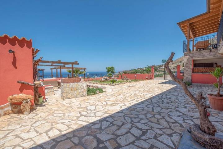 Ferienhaus für 7 Personen, mit Balkon und Terrasse sowie Garten und Ausblick