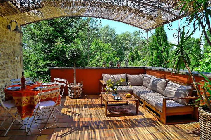 Gîte pour 4 personnes, avec Terrasse ainsi que Jardin et Piscine