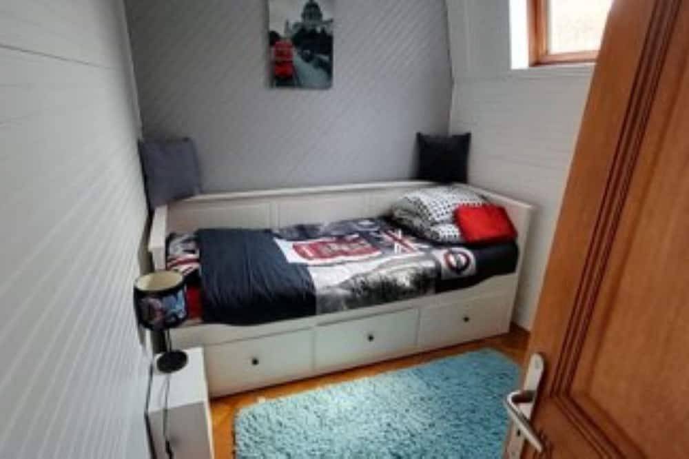 L'estivale, fishermen's house with air conditioning and veranda in Étretat, Le Havre region