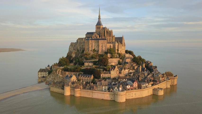 Location de vacances pour 8 personnes, avec Terrasse ainsi que Jardin et Vue à Sainte-Cécile (Manche)