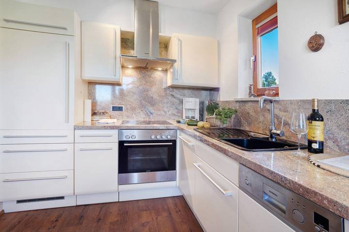 Entire apartment, Apartment "Krokus" with Mountain View, Balcony, and Wi-Fi in Weiler-Simmerberg, Bavarian Swabia