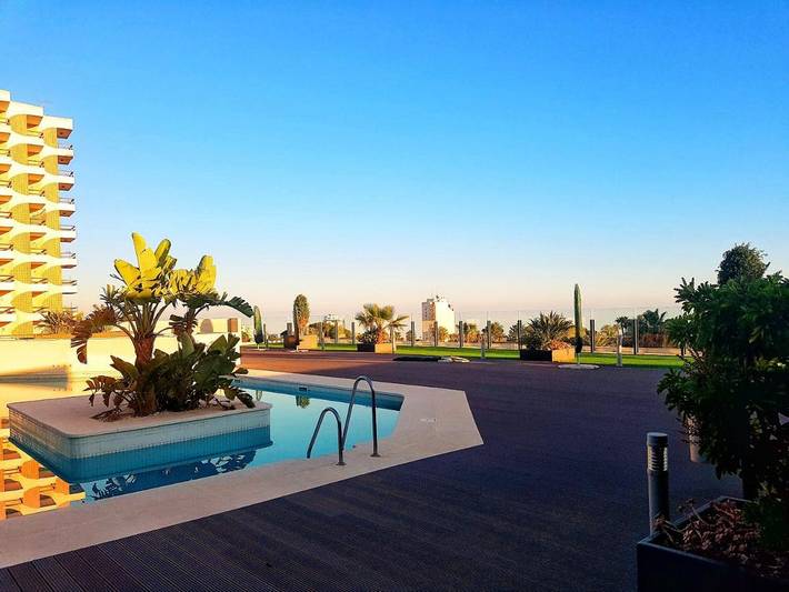 Apartamento para 2 personas, con vistas además de piscina y balcón en Aguadulce