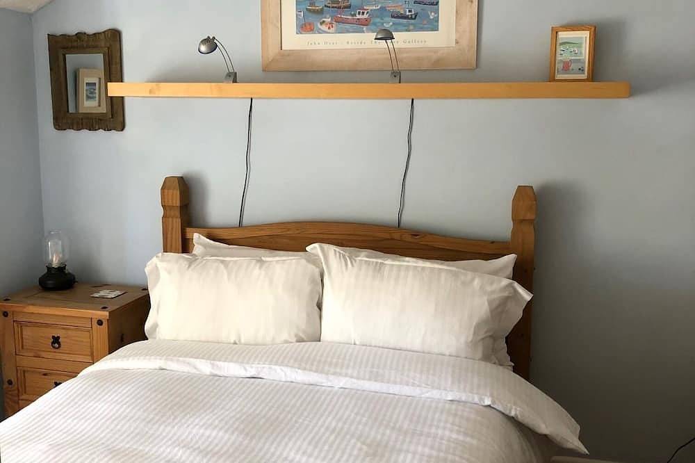 Grade Ii Listed Holiday Cottage in Crantock Village in Crantock, Cornwall