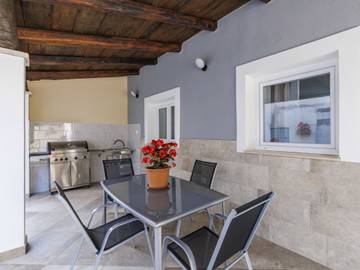Gîte pour 4 personnes, avec jardin à Svetvinčenat