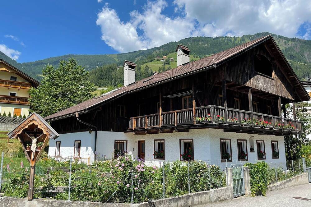 Landhaus Schneider – Still gelegen, liebevoll gemacht und ganz für euch allein. in Weitental, Vintl