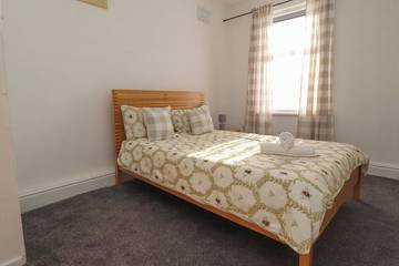 Log Cabin for 10 People in Blackpool, North West England, Photo 4