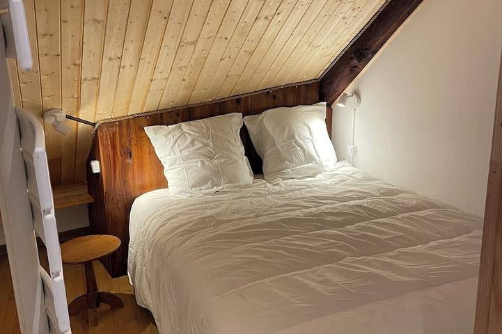 Ganze Wohnung, Fully renovated apartment in the attic of an 18th-century farmhouse in Vallouise, Nationalpark Écrins
