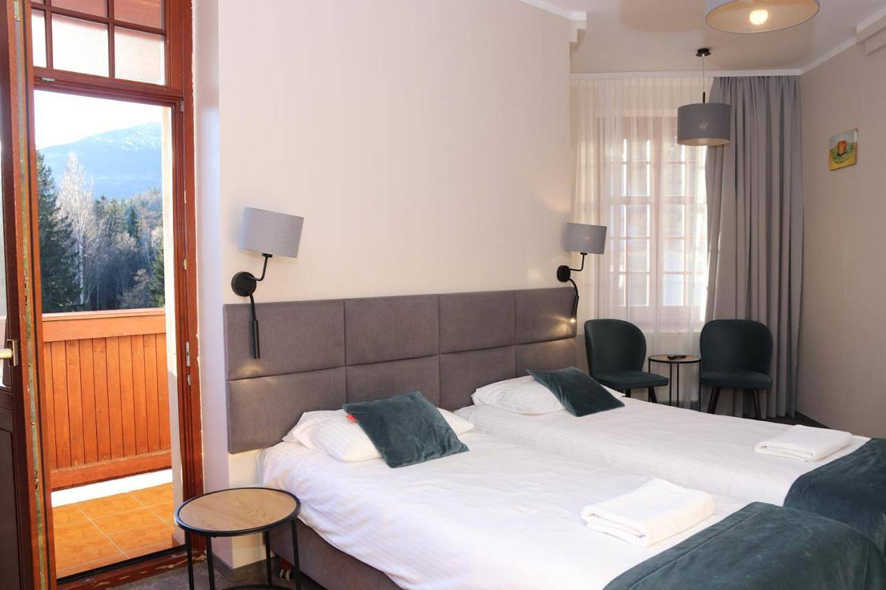 Górski Spa Karpacz w pobliżu wyciągów in Karpacz, Sudety (Polska)