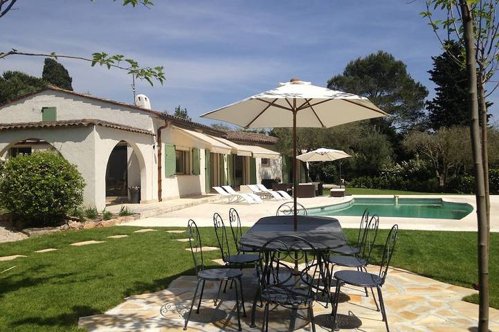 Villa for 7 people, with Terrace and Garden in Valbonne