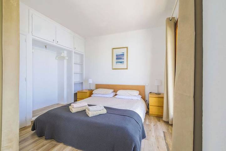 Ganze Wohnung, Pine Walk angrenzend, 3. Stock Wohnung (mit Aufzug) mit WIFI 2 min tolle Aussicht. in Port de Pollença, Pollença