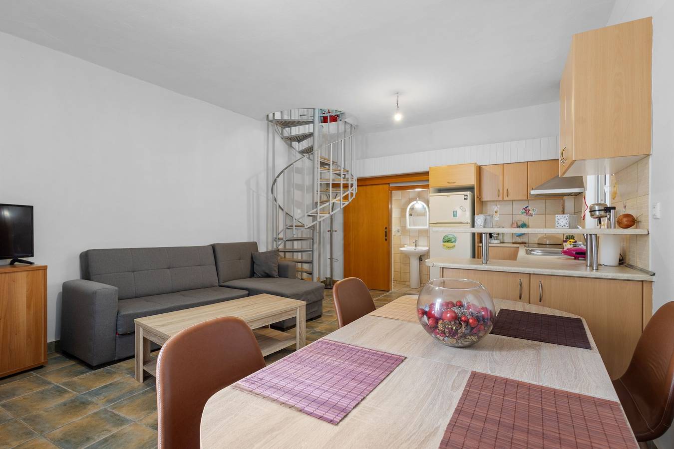 Entire apartment, Litsa’s Maisonette Near Sea - City Center in Chania region